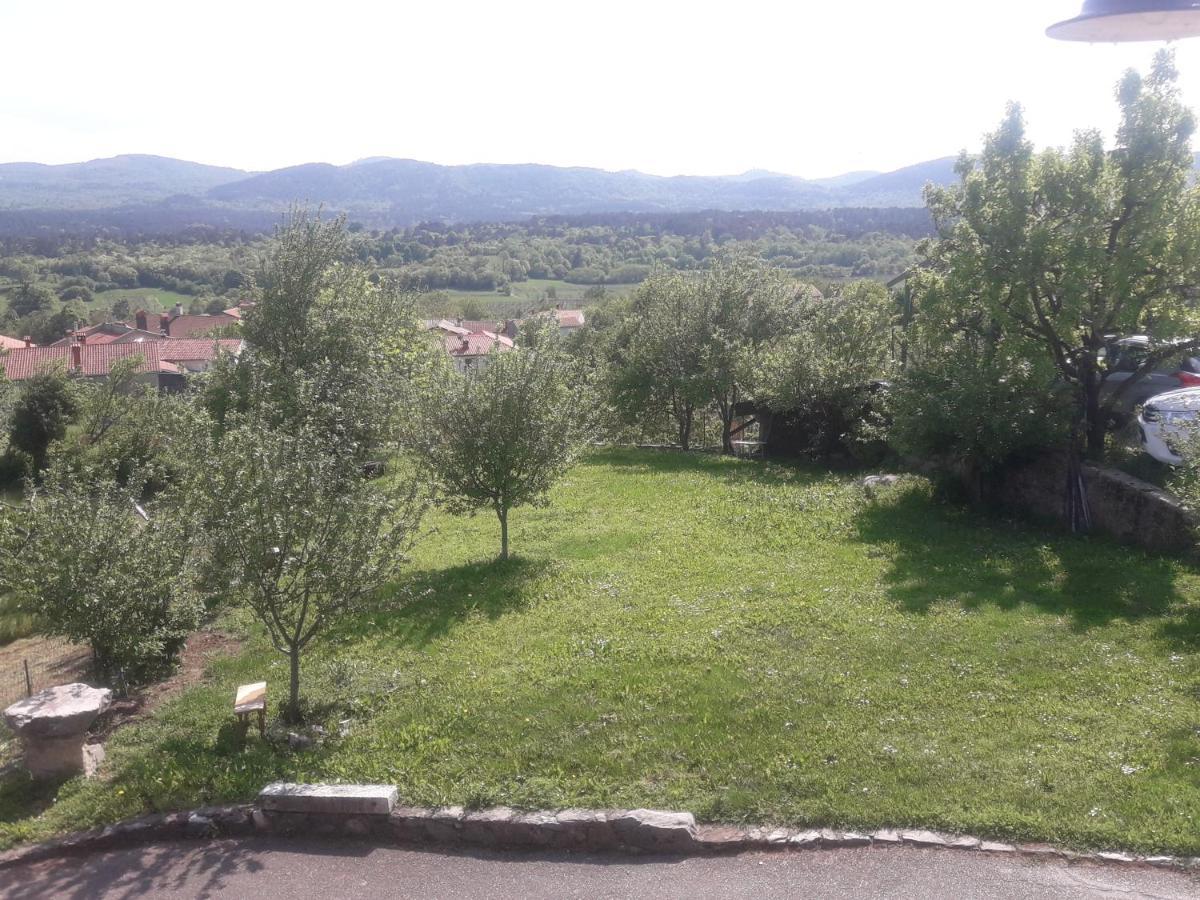 Apartma Oddih Dutovlje エクステリア 写真