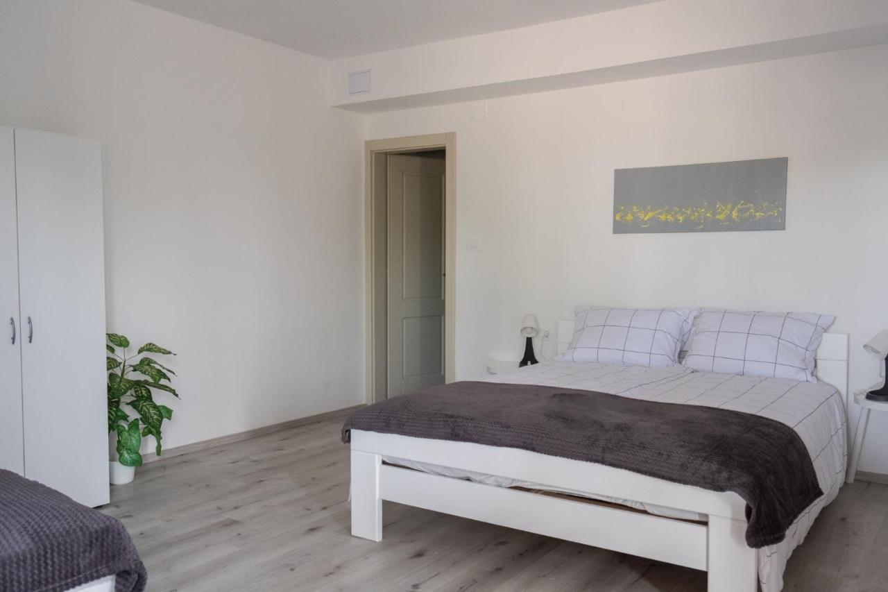 Apartma Oddih Dutovlje エクステリア 写真