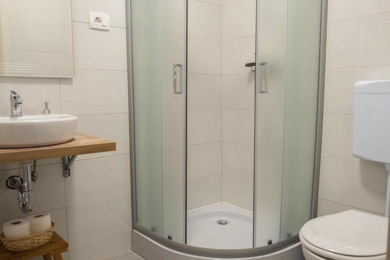 Apartma Oddih Dutovlje エクステリア 写真