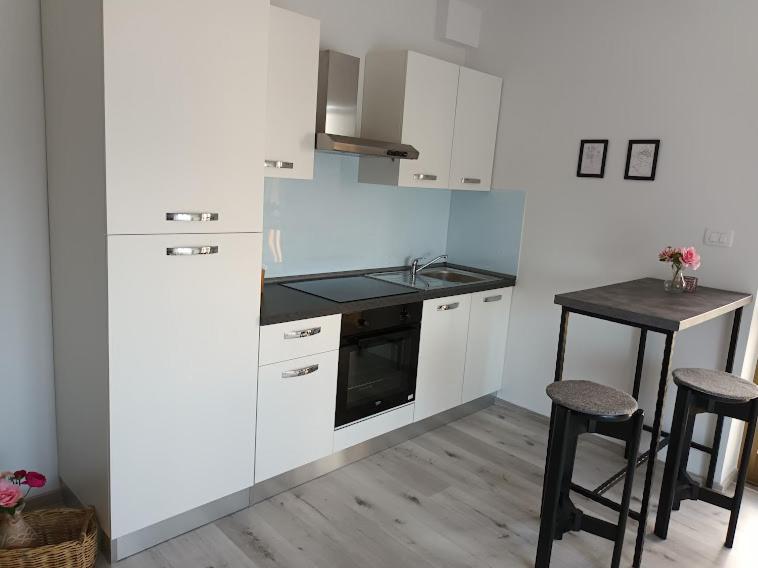 Apartma Oddih Dutovlje エクステリア 写真