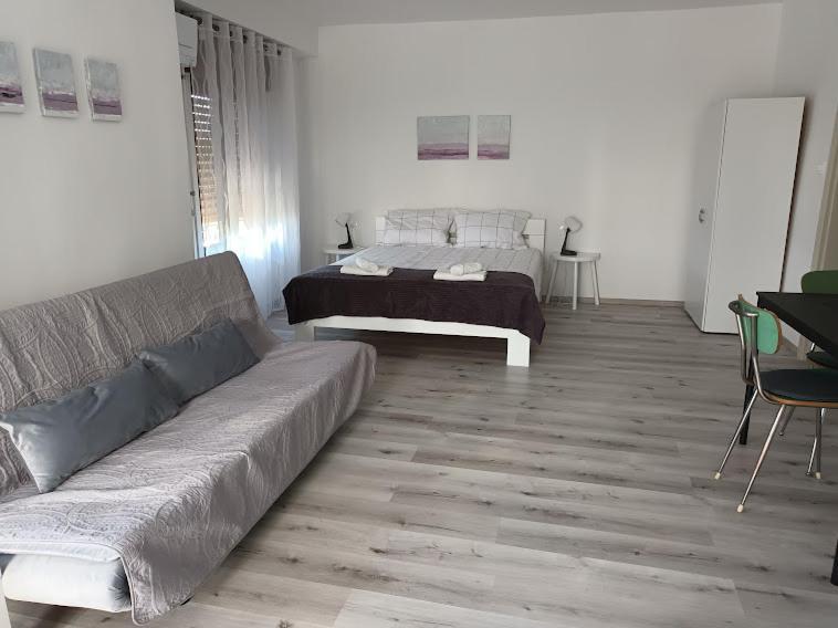 Apartma Oddih Dutovlje エクステリア 写真